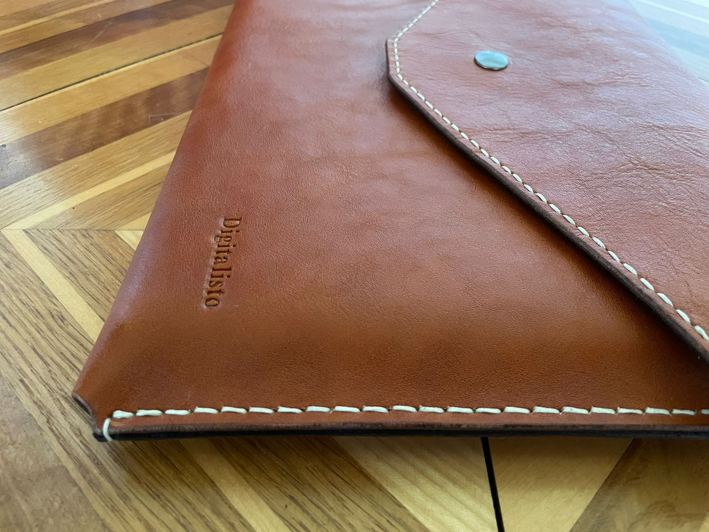 
                  
                    Laptoptasche gefüttert mit Wildleder
                  
                