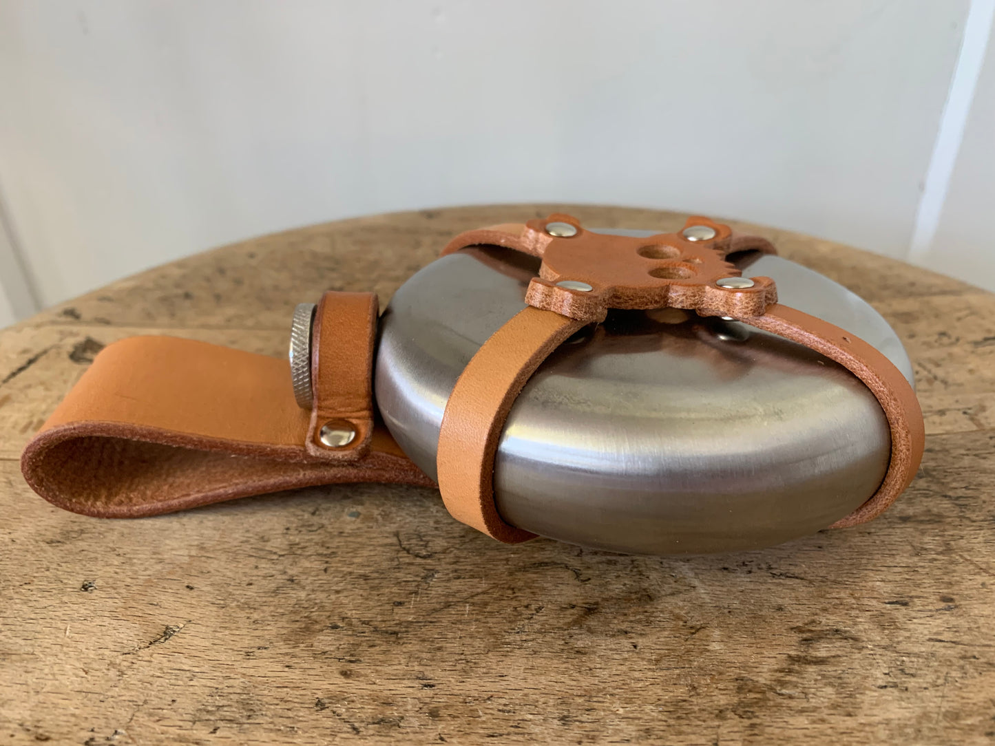 
                  
                    Totenkopf Flachmann Leder
                  
                