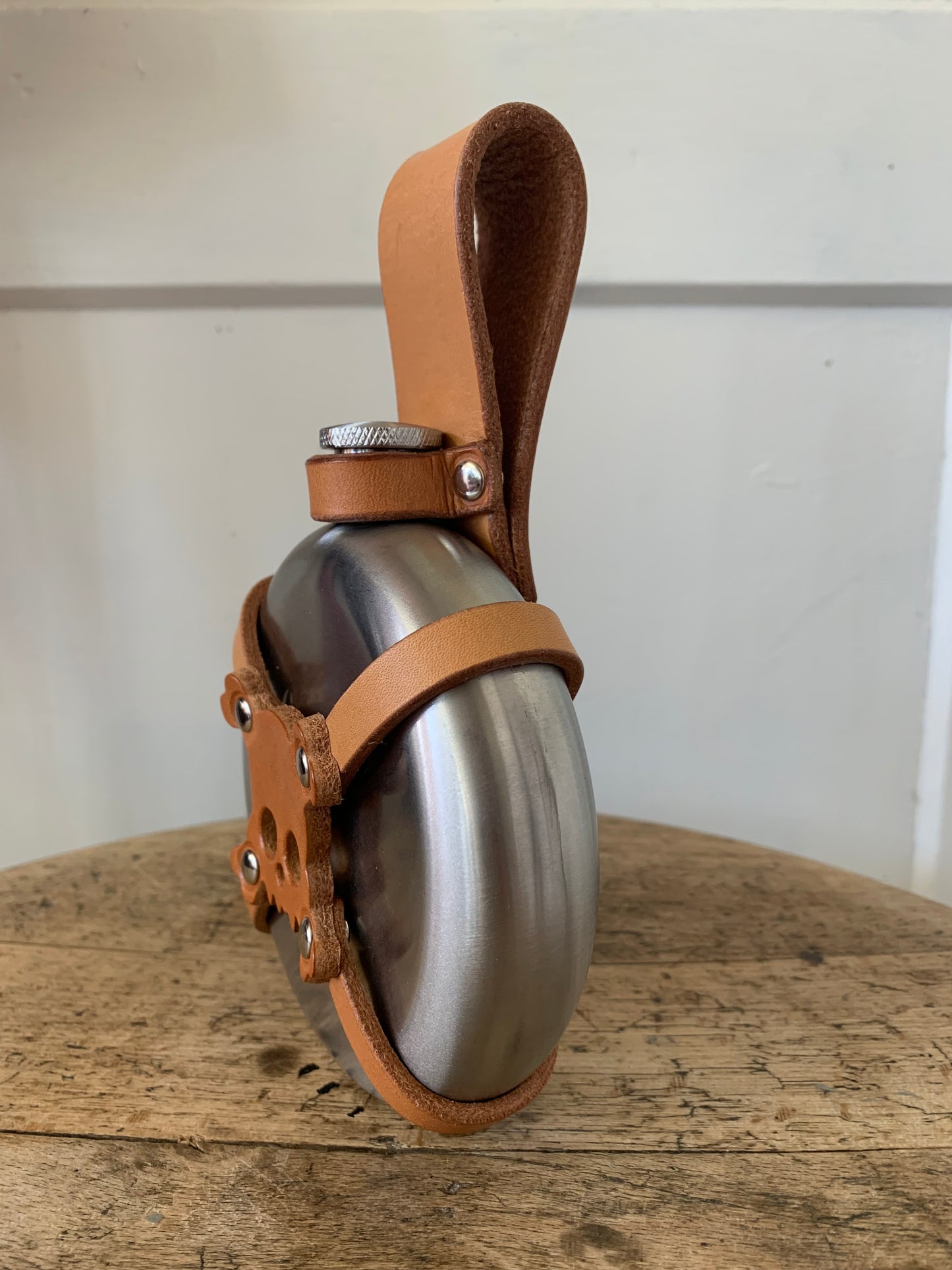 
                  
                    Totenkopf Flachmann Leder
                  
                