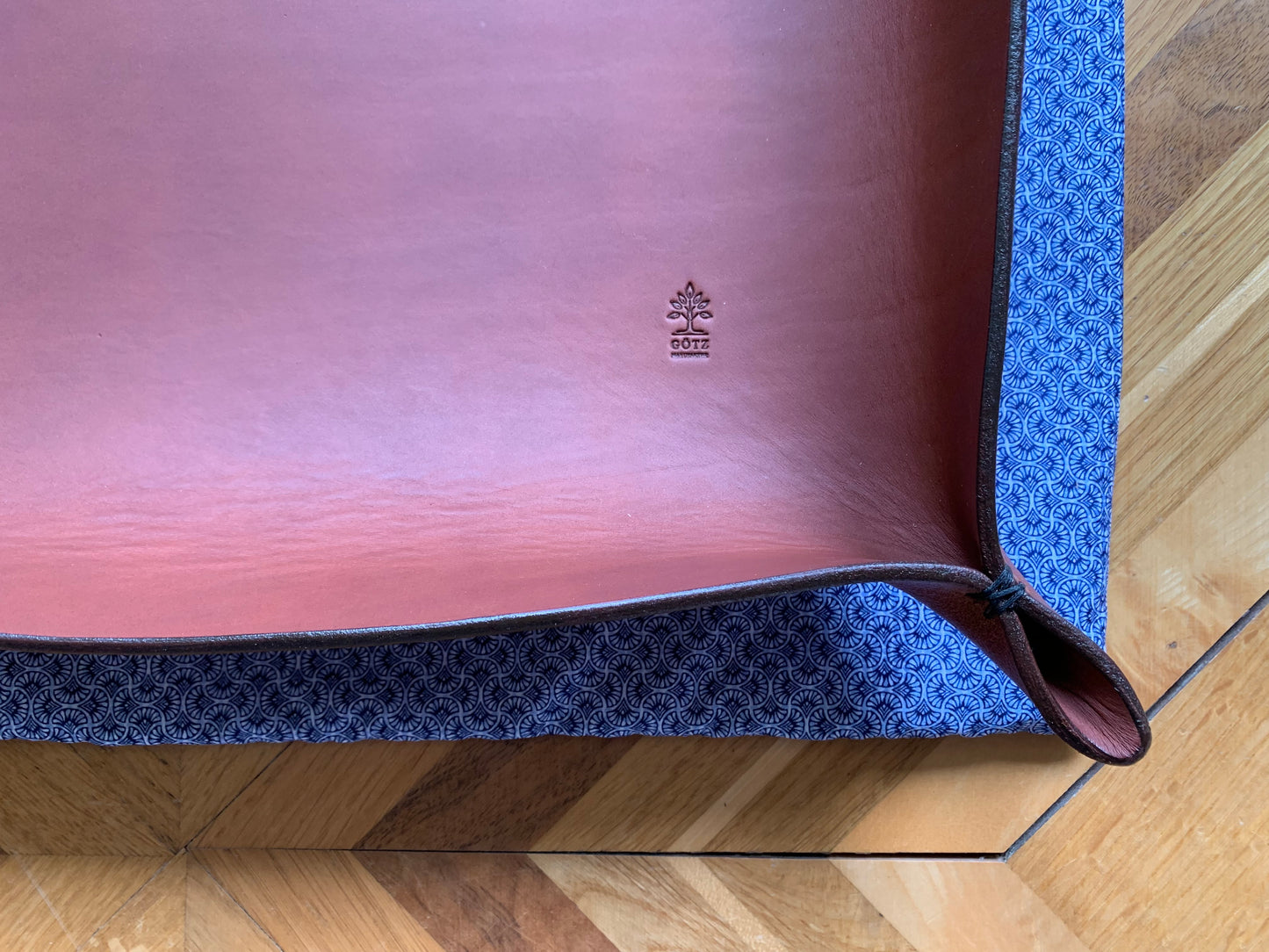 
                  
                    Lederschale klassisch / Taschenleerer Übergrösse
                  
                