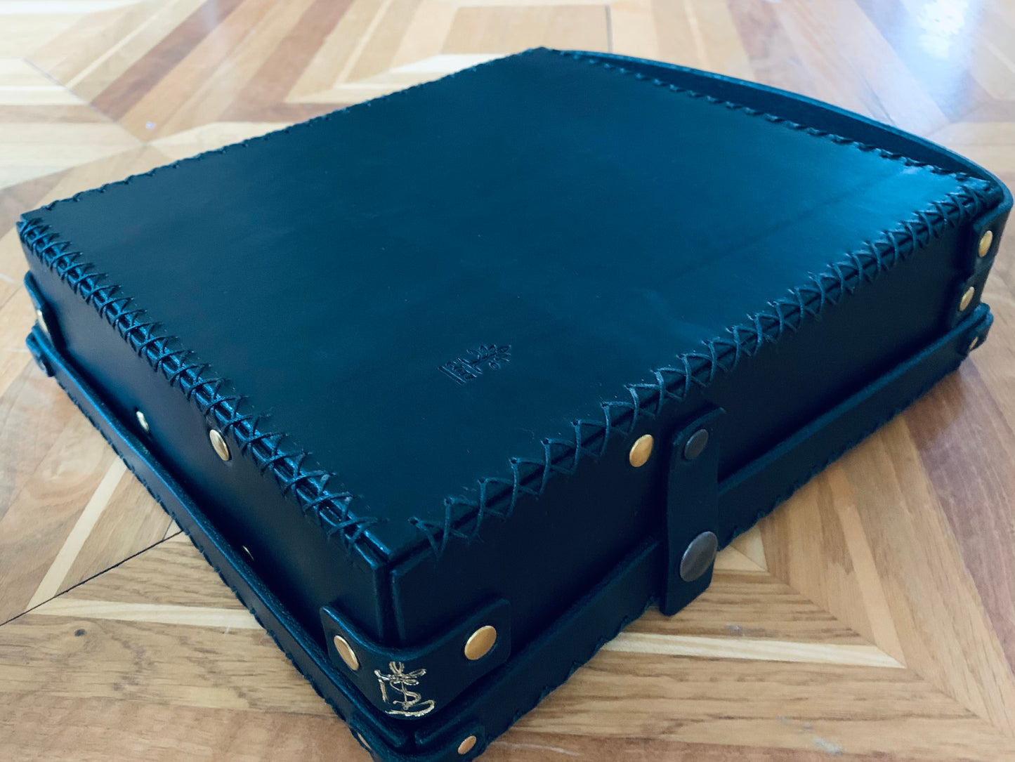 
                  
                    Mutzbox für Verbingung
                  
                