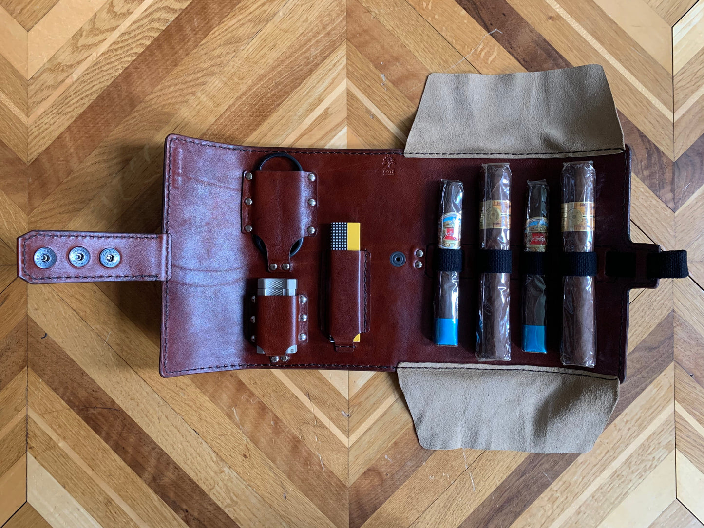 
                  
                    Zigarrenetui nach Mass und Wunsch
                  
                