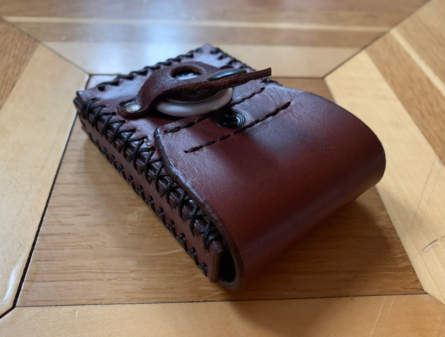 
                  
                    Kreditkartenetui mit Airtag nach Mass
                  
                