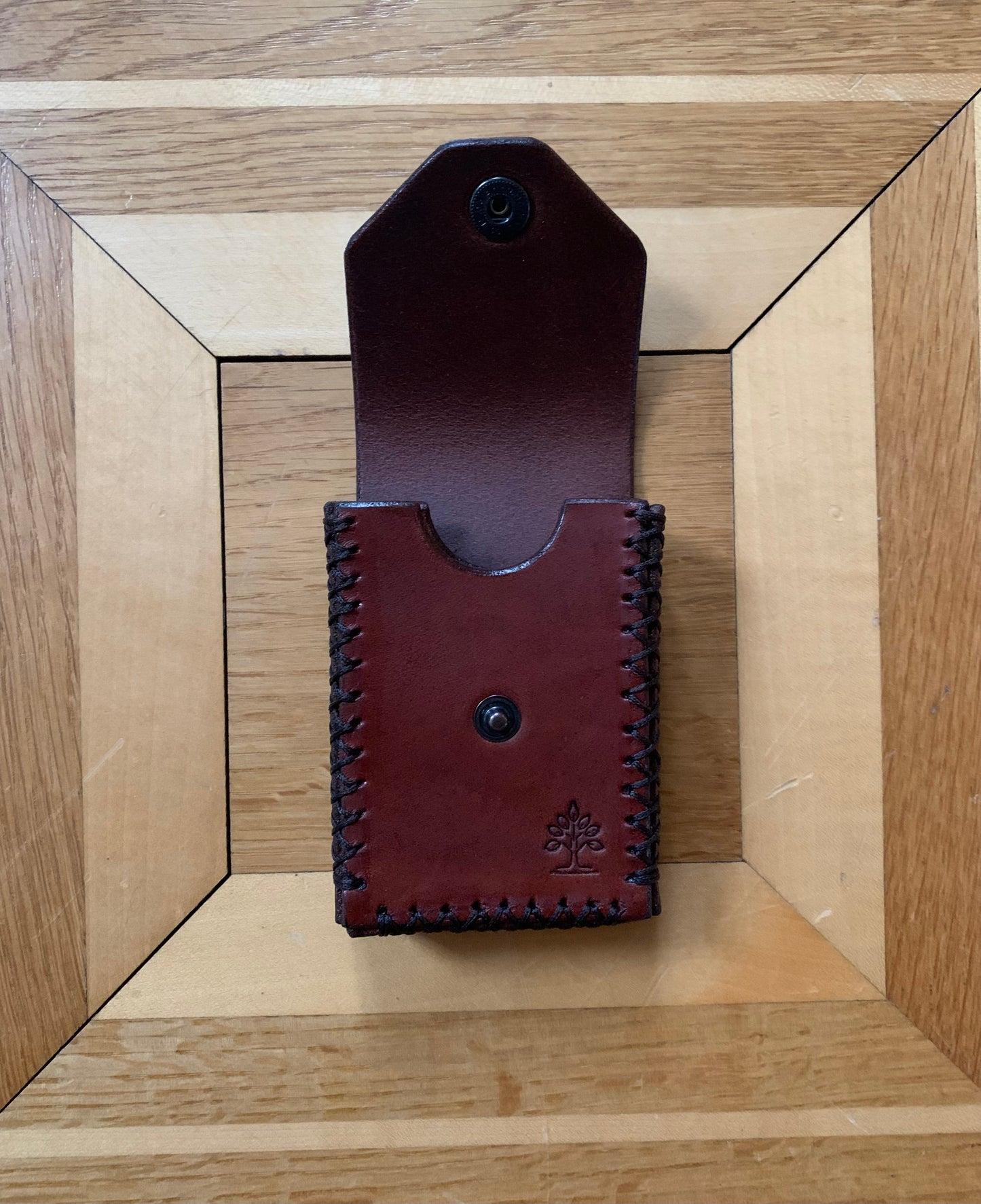 
                  
                    Kreditkartenetui mit Airtag nach Mass
                  
                