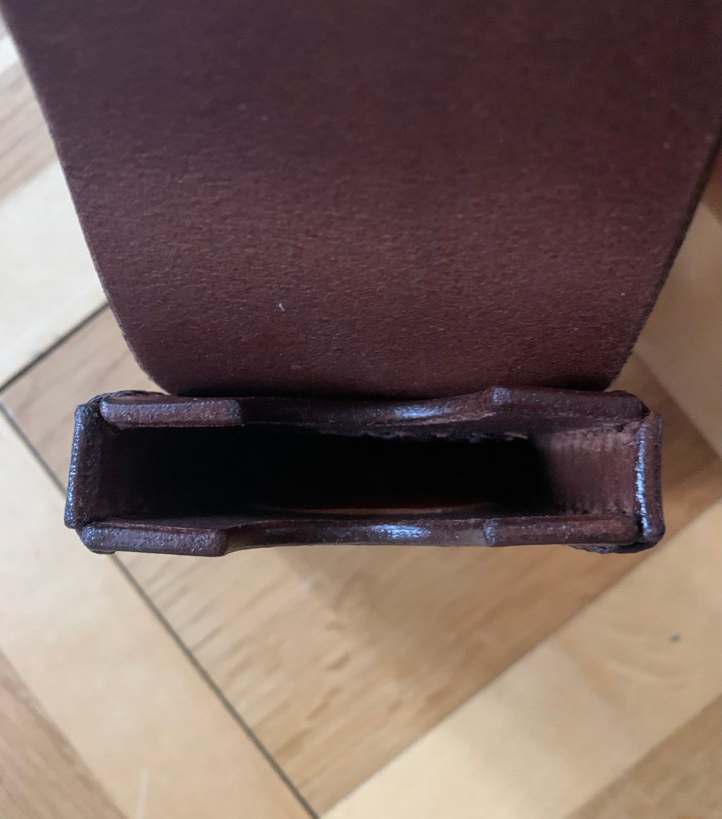 
                  
                    Kreditkartenetui mit Airtag nach Mass
                  
                