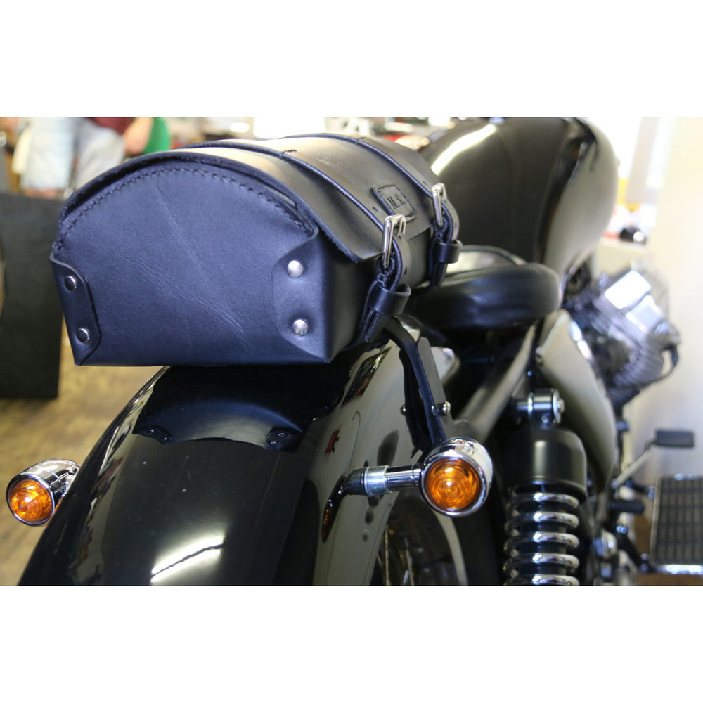 
                  
                    Personalisierbarer Kofferraum Motorrad aus Leder schwarz
                  
                